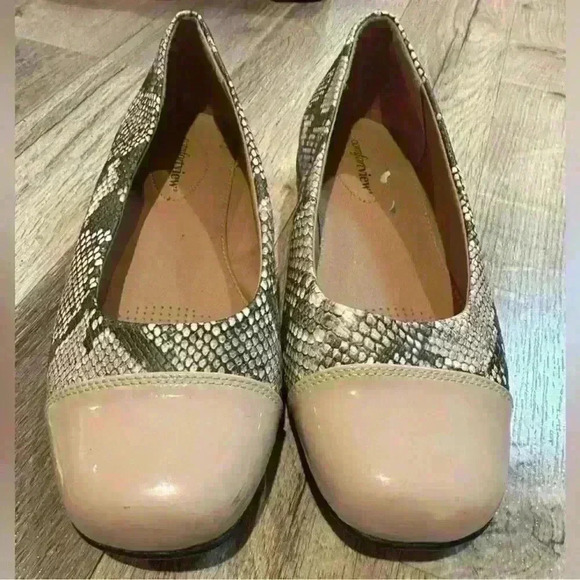 NWOT Reptile print flats size 7 1/2 - Picture 2 of 3